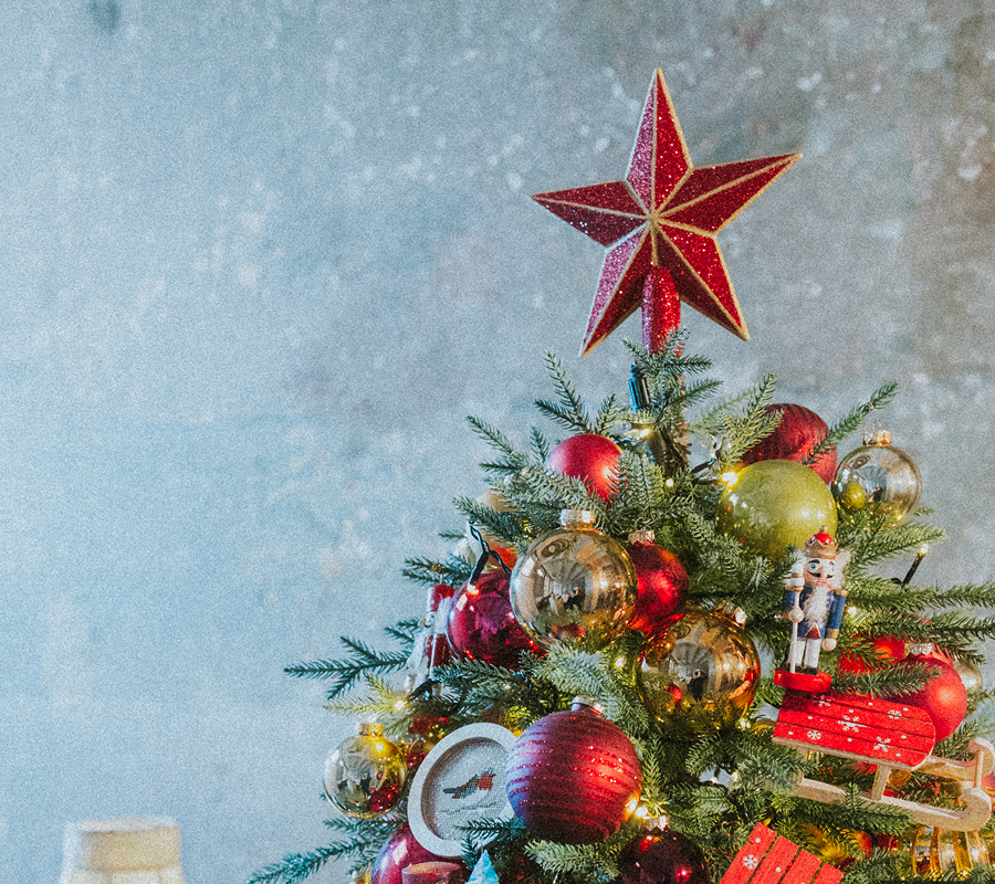 /articles/makushka_yelki_glavnyy_aktsent_prazdnichnogo_dekora/