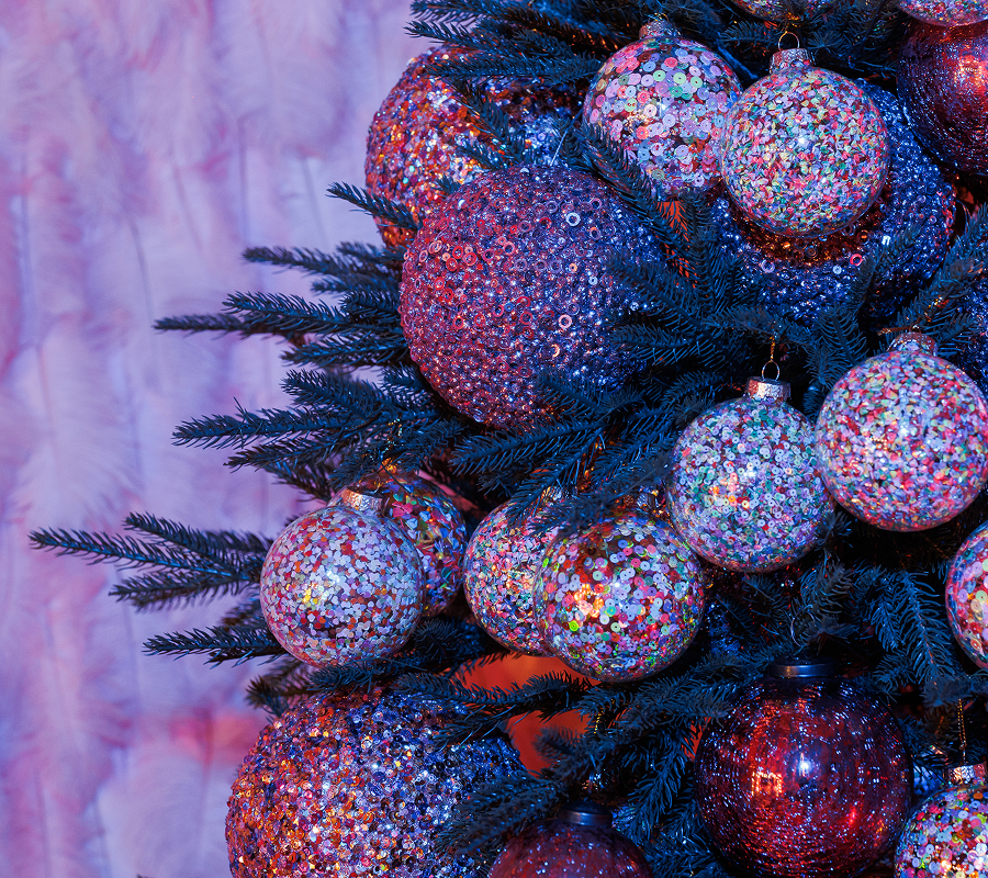 Бюджетные искусственные елки: как выбрать красивую елку для дома и не переплатить