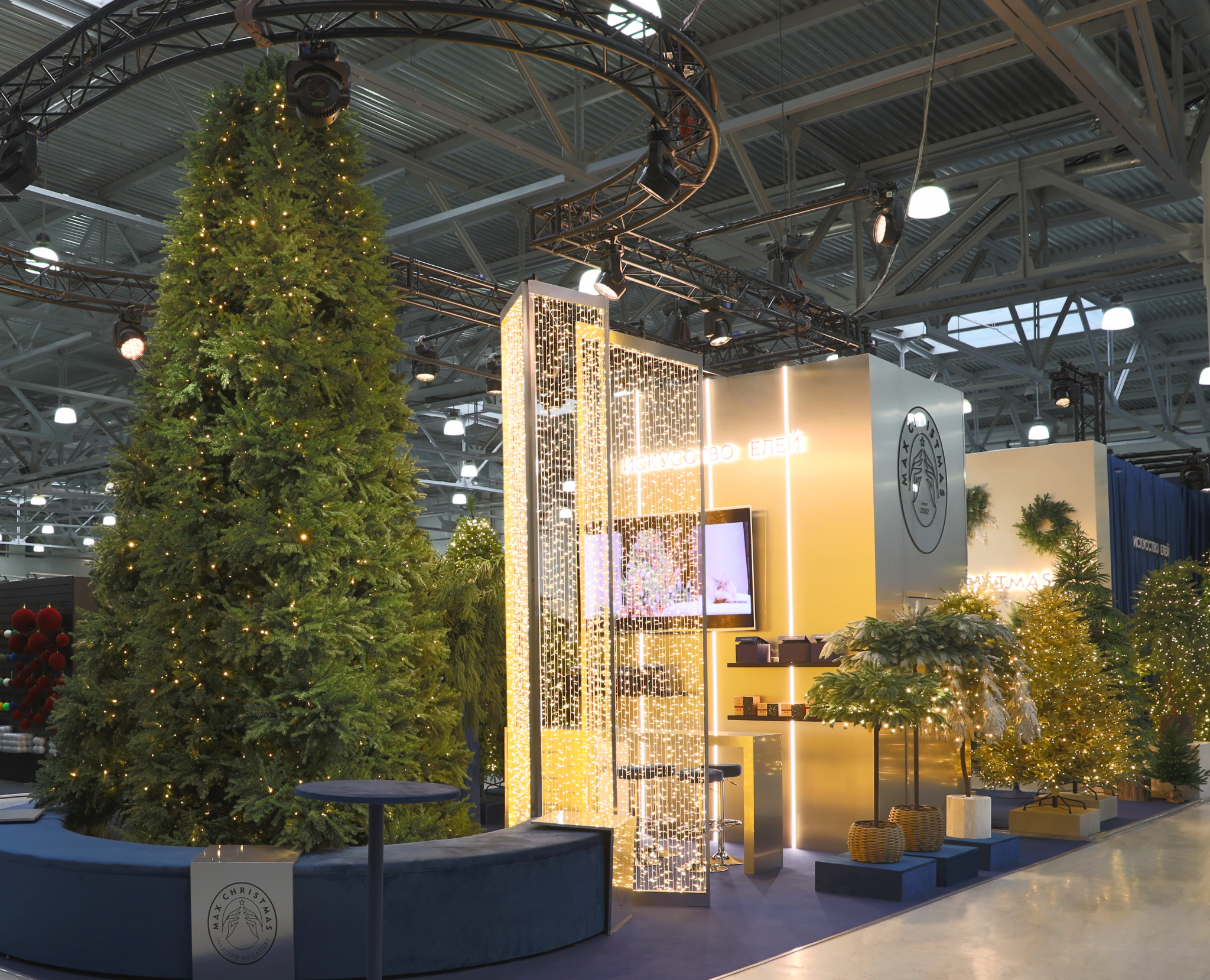Уникальная высотная ель Max Christmas на выставке Christmas Box