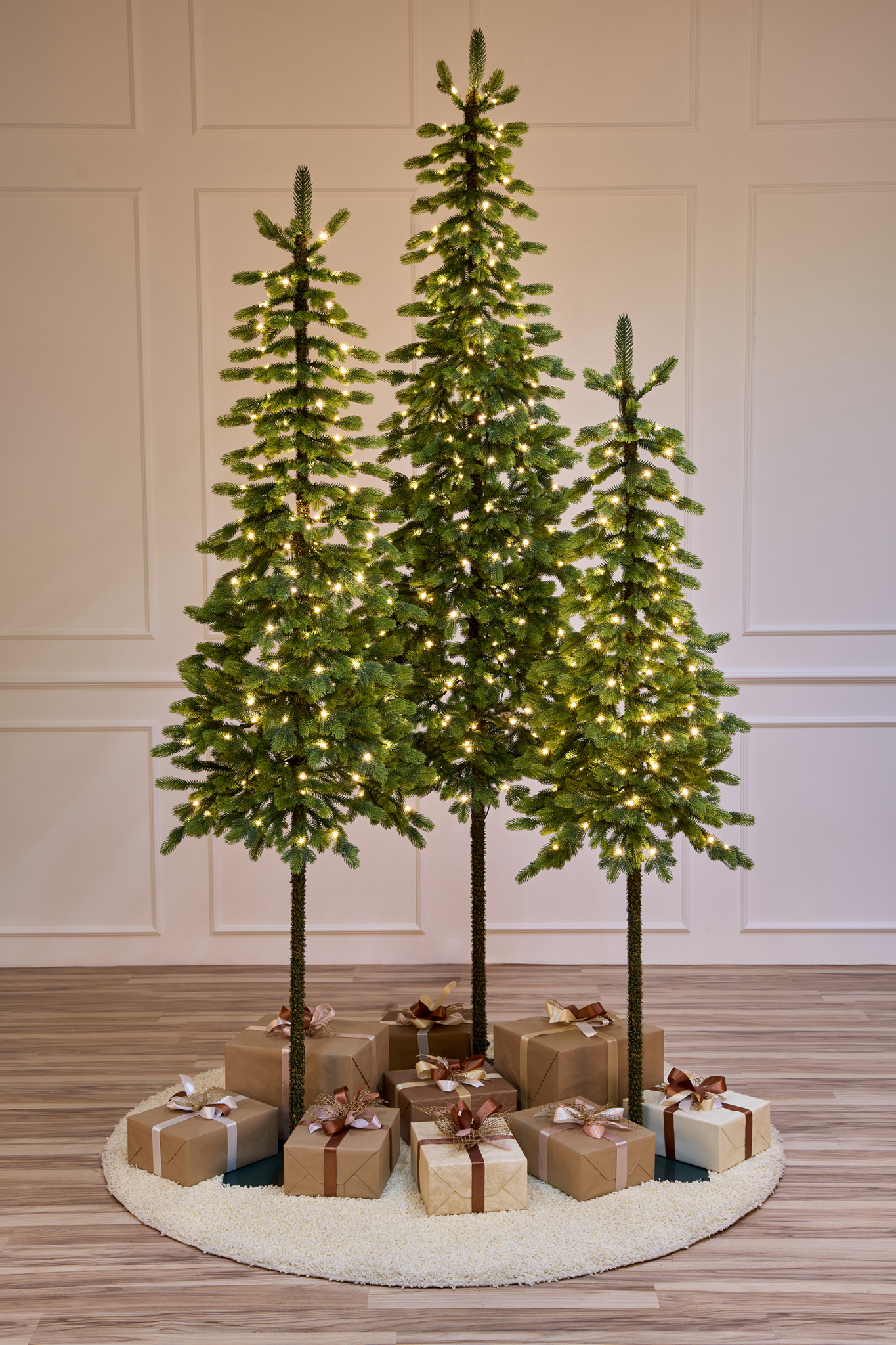 Ель с лампочками литая Королева Тянь Шаня