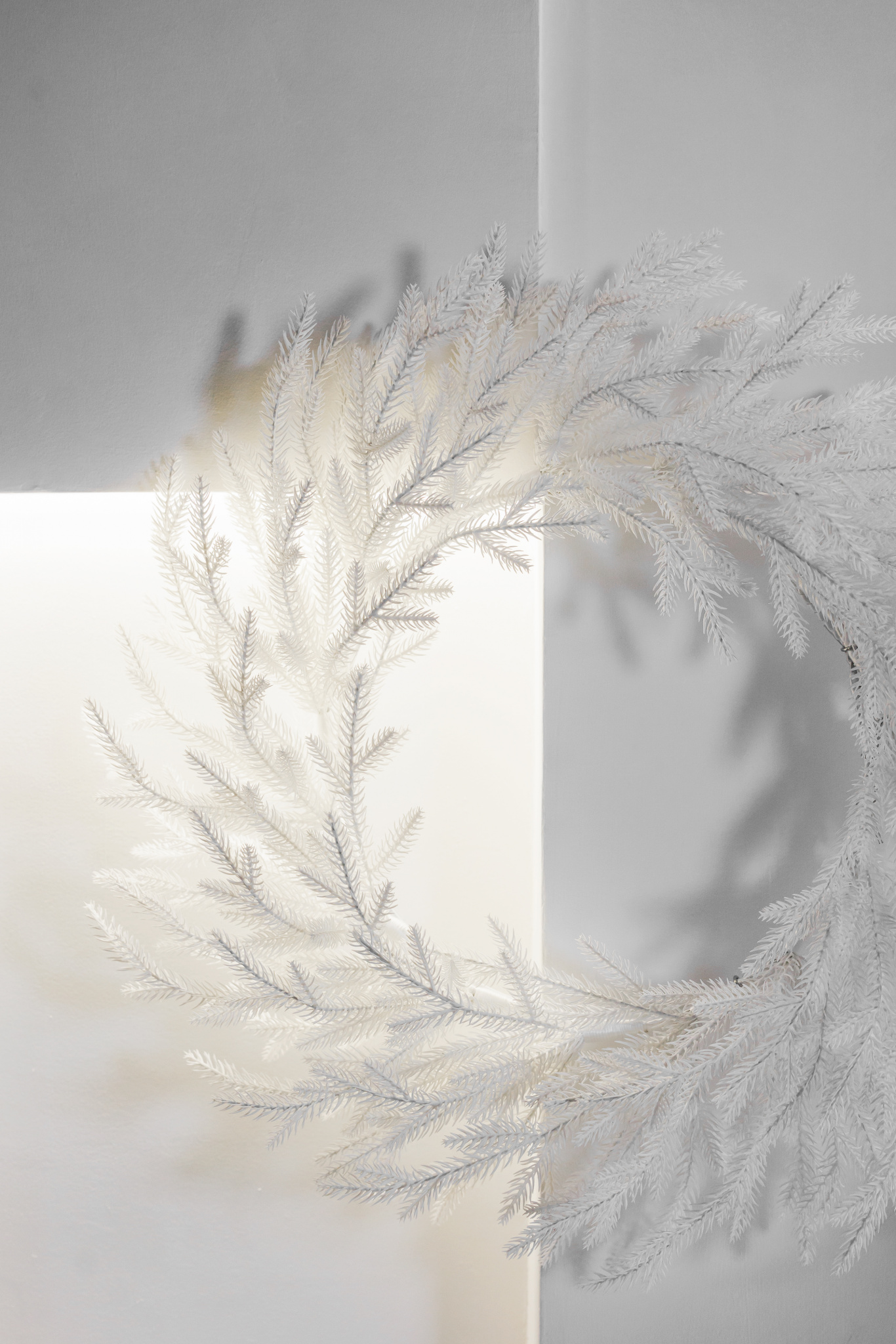 Украшение стены венками Украшение стены венками