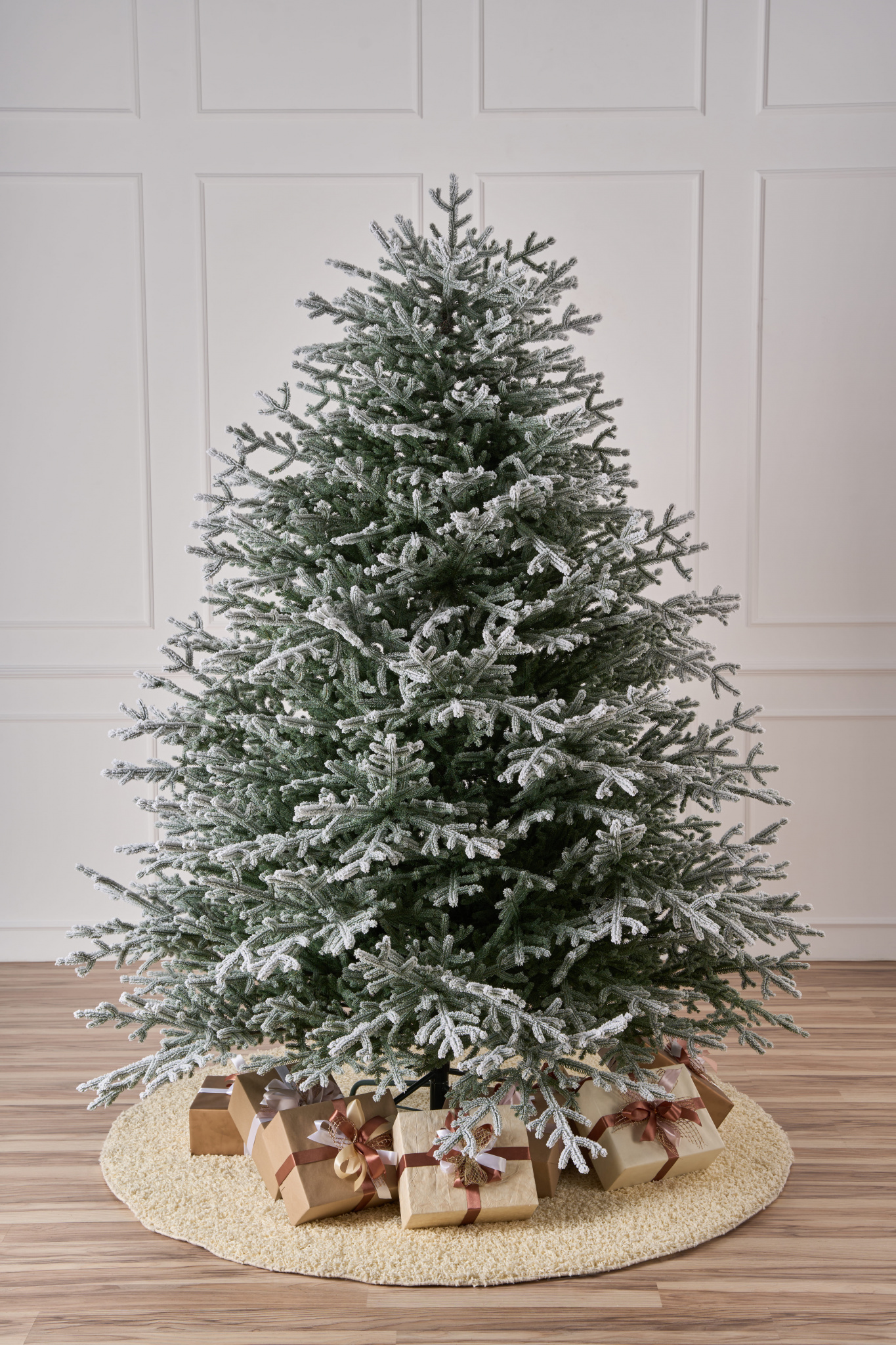 Ель искусственная литая Арко заснеженная