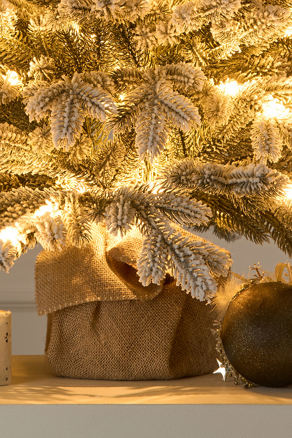 Ель настольная Версальская заснеженная с лампочками