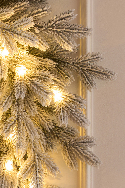 Венок Версальский заснеженный с лампочками