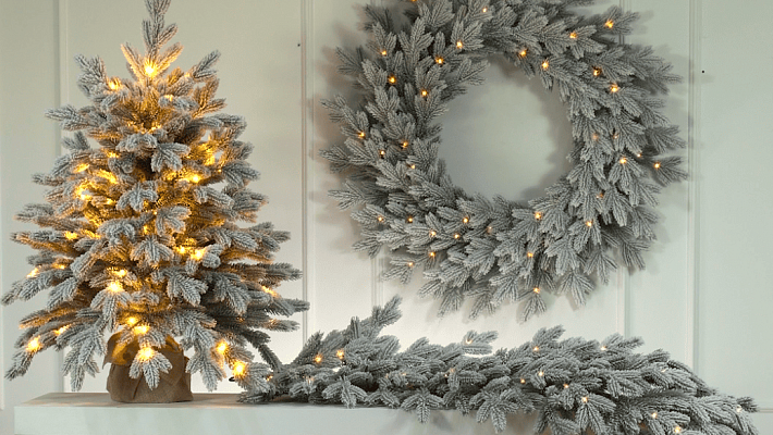 Ель настольная Версальская заснеженная с лампочками