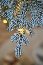 Ель искусственная заснеженная с лампочками Фиджи
