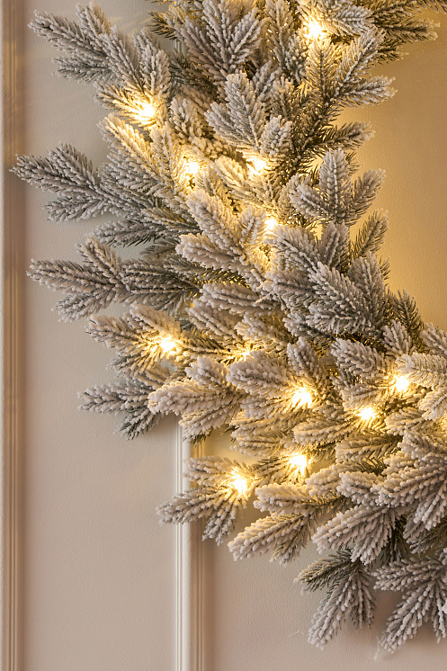 Венок Версальский заснеженный с лампочками