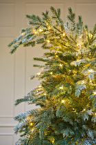 Ель искусственная заснеженная с лампочками Фиджи