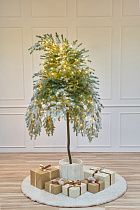 Ель искусственная заснеженная с лампочками Фиджи