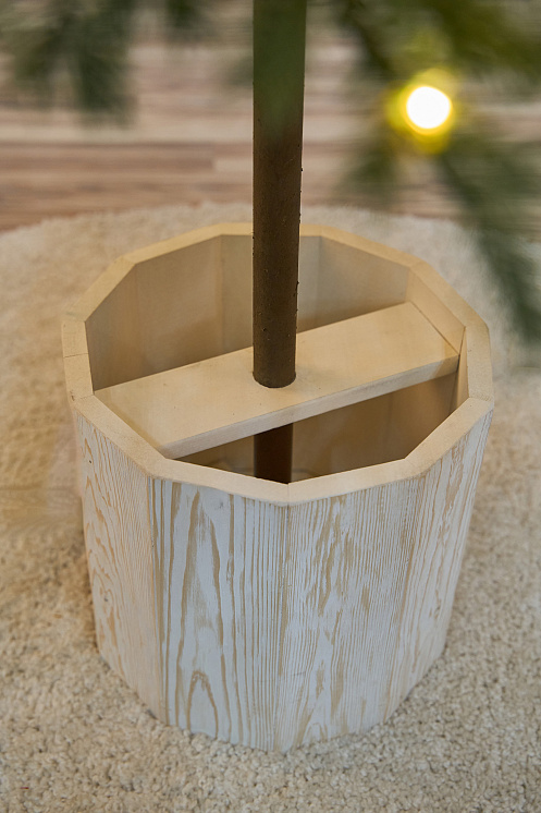 Ель искусственная Эми с лампочками заснеженная на штамбе