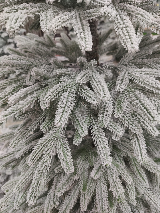 Ель искусственная заснеженная Семирамида