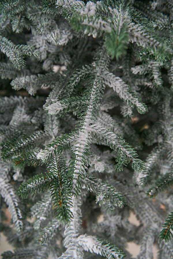 Ель искусственная заснеженная Эми на штамбе