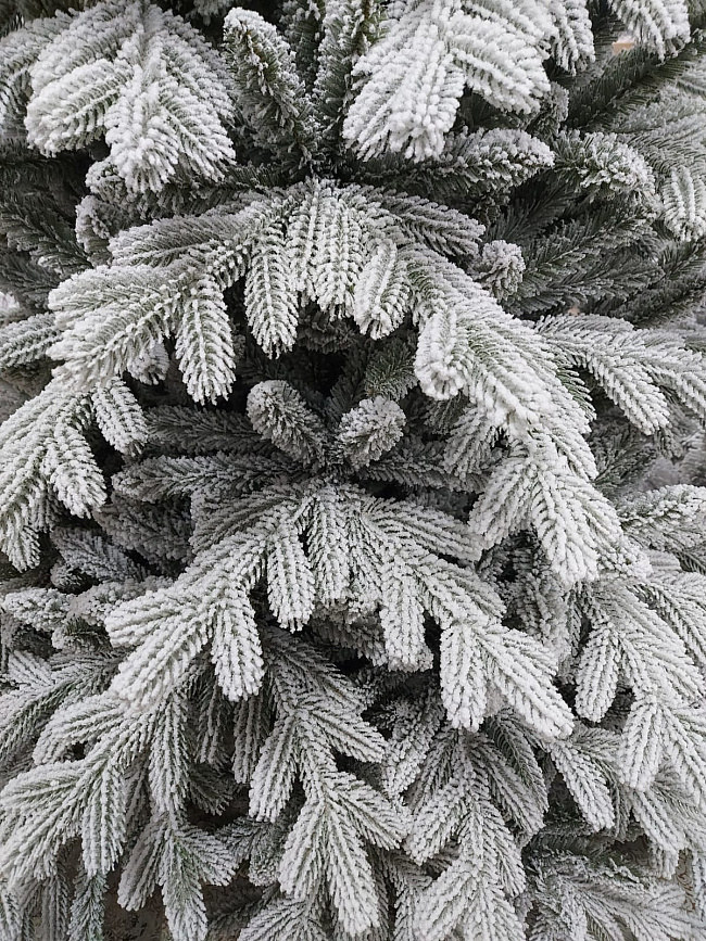 Ель искусственная заснеженная Кремлевская