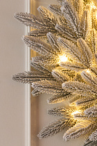 Венок Романовский заснеженный с лампочками