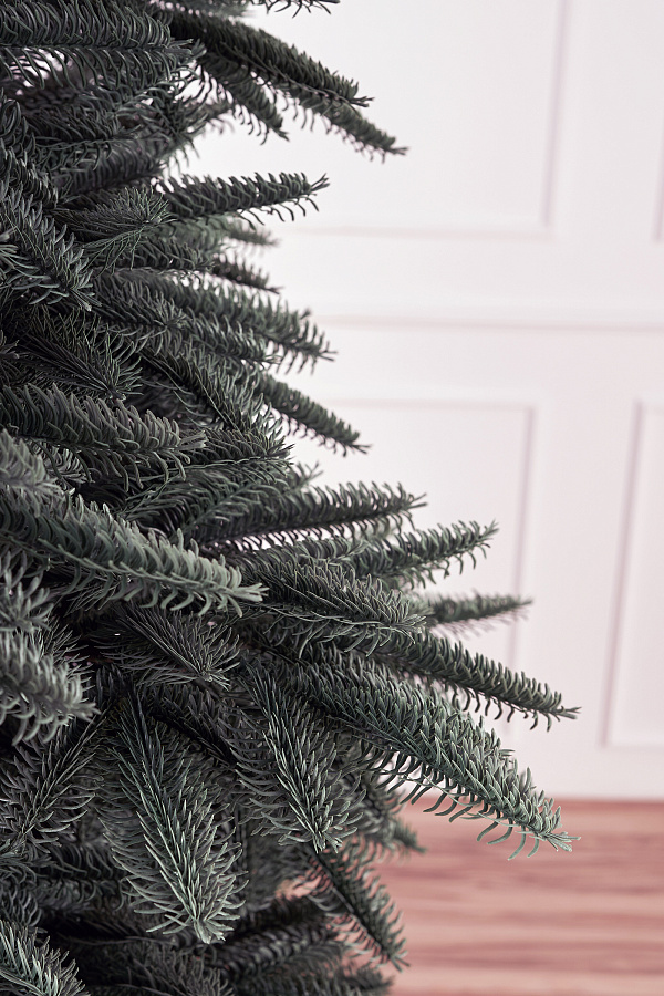 Ель литая Нобилис голубая