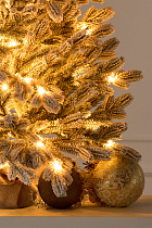 Ель настольная Византийская заснеженная с лампочками