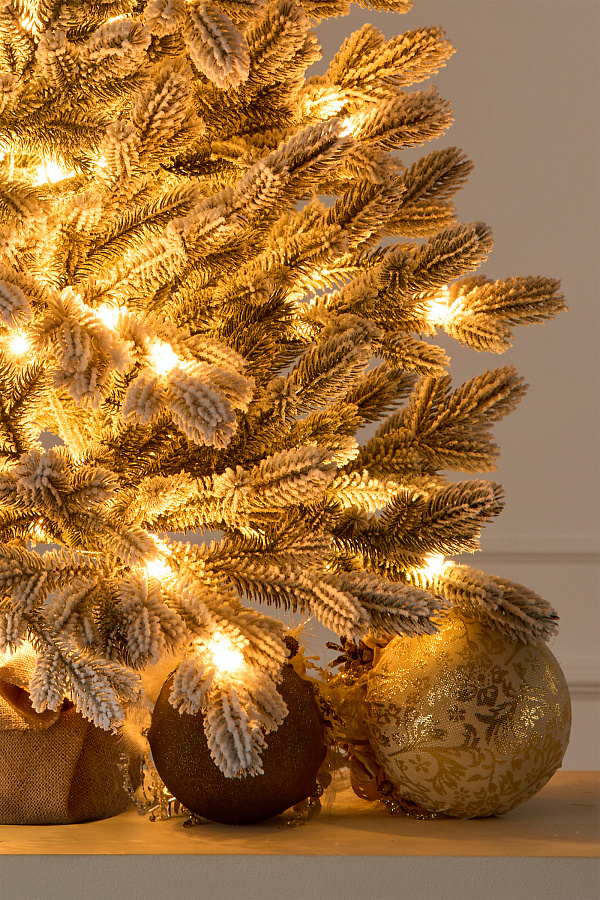 Ель настольная Византийская заснеженная с лампочками