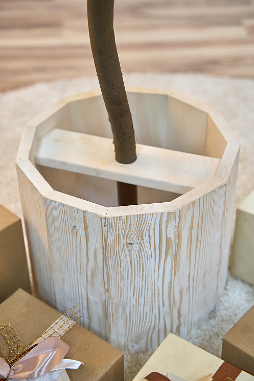 Ель искусственная заснеженная с лампочками Фиджи